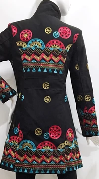 női, kabát, piros, fekete, kék, állónyakú, etno, mintás, mandala, kör, pötty, virág, mintás, színes, meleg, közép hosszú, hosszított, kabát, bélelt, tél, ősz, elegáns, egyedi, cipzár, Olasz, egzotikus, bohém