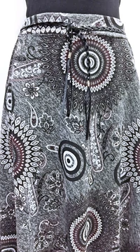 női, vastag, meleg, őszi, téli, hosszú, szoknya, övvel, mályva, zöld. kék, piros, fekete, szürke, fehér, mandala, pötty, virág, patchwork, mintás, trend, divat, egyedi, bohém, extravagáns, egzotikus 