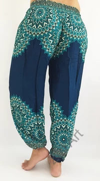 női, divat, középkék, türkiz, fehér, mandala,  bordűrminta, mintás, bő, viszkóz, nadrág, színes, trend, kényelmes, szellős, egyedi, extravagáns, különleges, bohém, jázmin, Thaiföld, nagy méret, extra méretezés, plus size