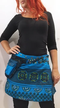 kord, mini, szoknya, élénk, lila, kék, színes, hímzett, mandala, oldalzsebes, bohém, egyedi, extravagáns, női, divat, trend, hippie, nepáli, pamut